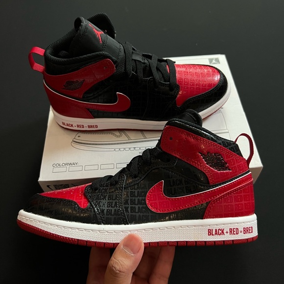 air jordan 1 mid banned foot locker